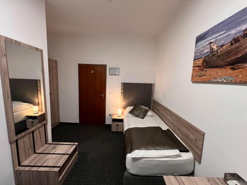 Hotel Dietrichsdorfer Hof Киль Экстерьер фото