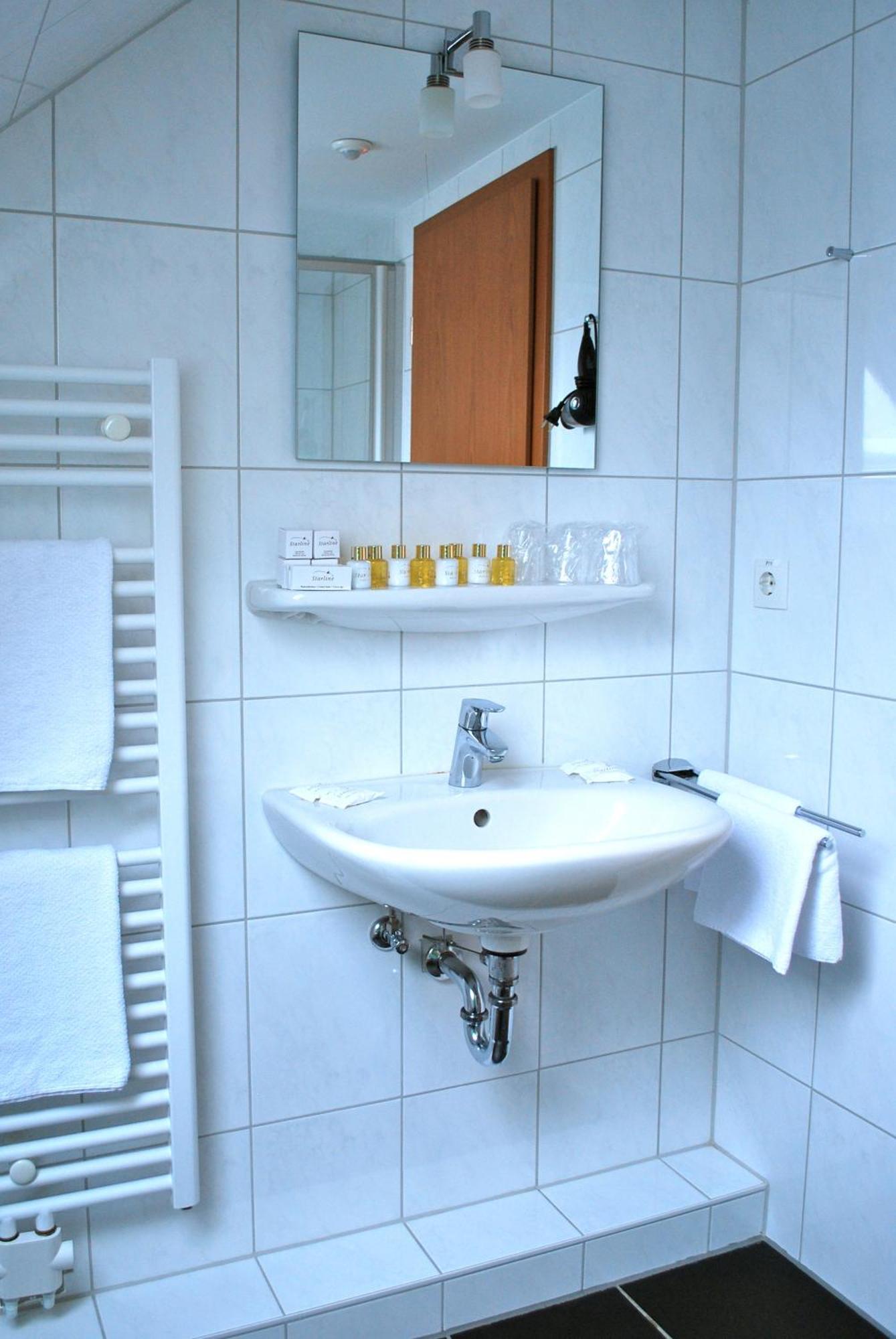 Hotel Dietrichsdorfer Hof Киль Экстерьер фото