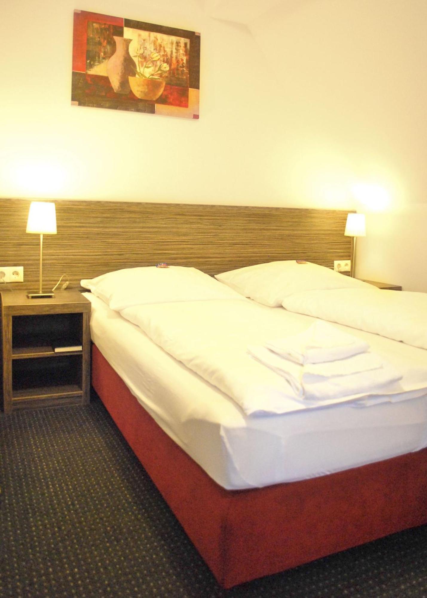 Hotel Dietrichsdorfer Hof Киль Экстерьер фото